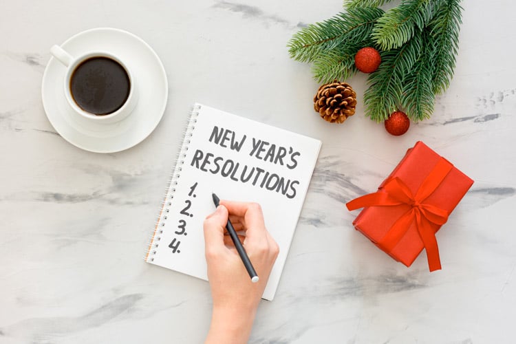 top-view-new-year-goals-list-table